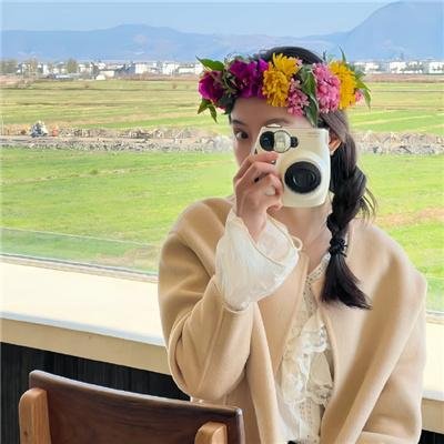 芒果和红色轮椅